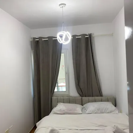 アパート Juli's Pazari Nest ティラナ